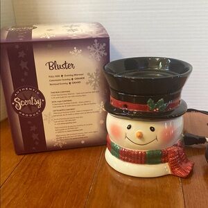 Scentsy Holiday Collection Bluster Festive Snowman Full size Wax Warmer works